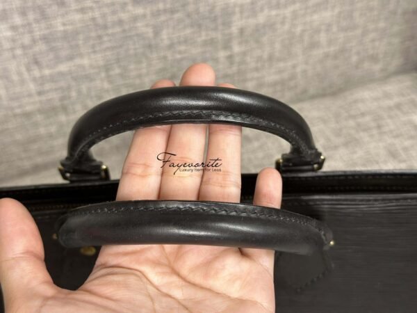 PRELOVED Louis Vuitton Epic Sac Triangle - Image 3
